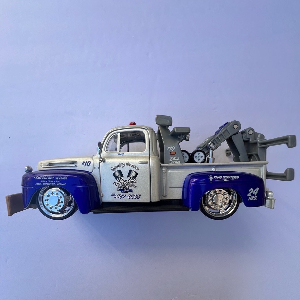 Limited Edition Blue & White MAISTO Ford F1 Pickup Wrecker 1:25 Scale No. 0939